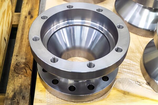 Milling and drilling for component in the oil&gas sector