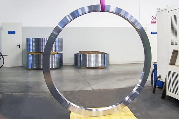 Ring turning work for concrete mixer