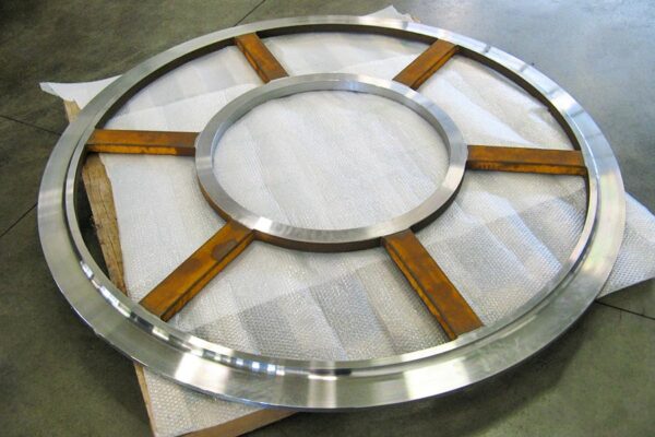 Turning of fifth wheel Ø 1700mm for plastic molding industry machines