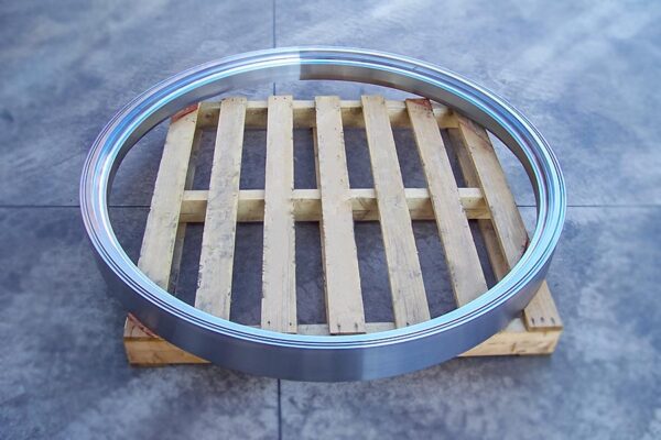 Turning of rotation rings for concrete mixers