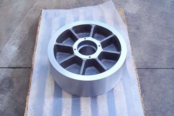 Roll turning for naval cranes